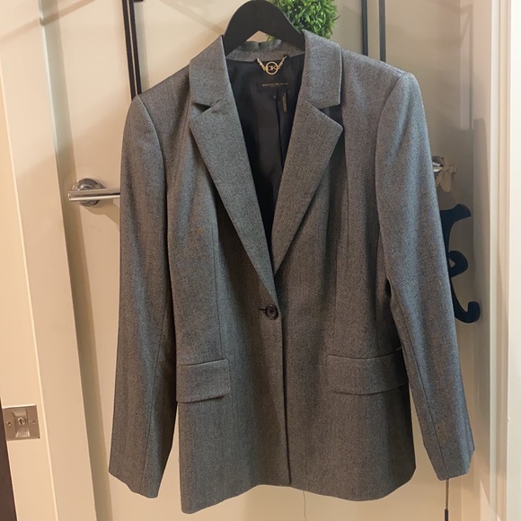 NWT Dona Karan suit jacket size 8 but also fits 10 it’s long. Not too warm chic! - Picture 4 of 6